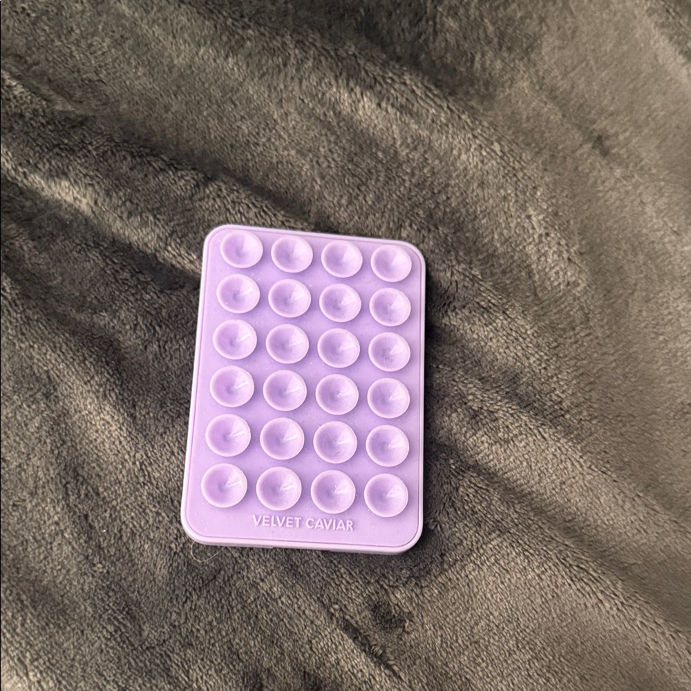 Velvet Caviar Mag Safe Grip